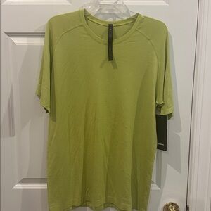 Lululemon Metal Vent Tech SS 2.0 in Vibrant Green